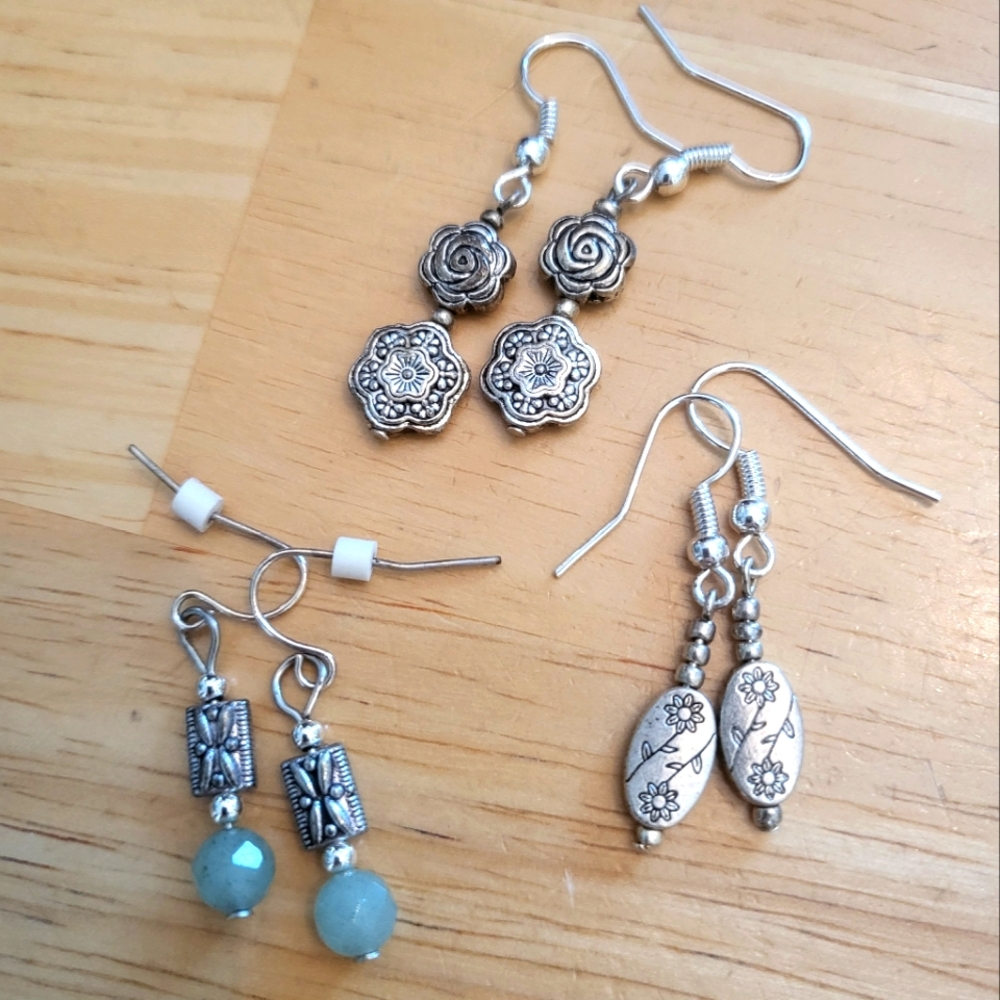 Elegant Silver Floral Earrings Set